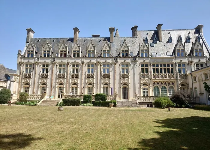 Grand Appartement Familial Dans Chateau Neo-Gothique