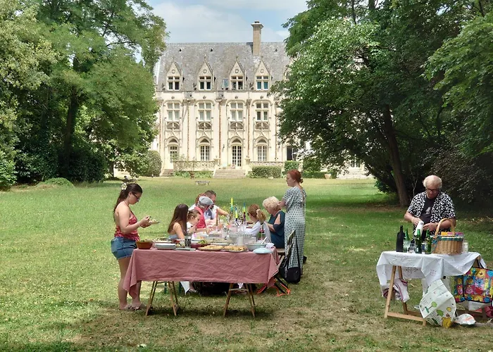 Grand Appartement Familial Dans Chateau Neo-Gothique