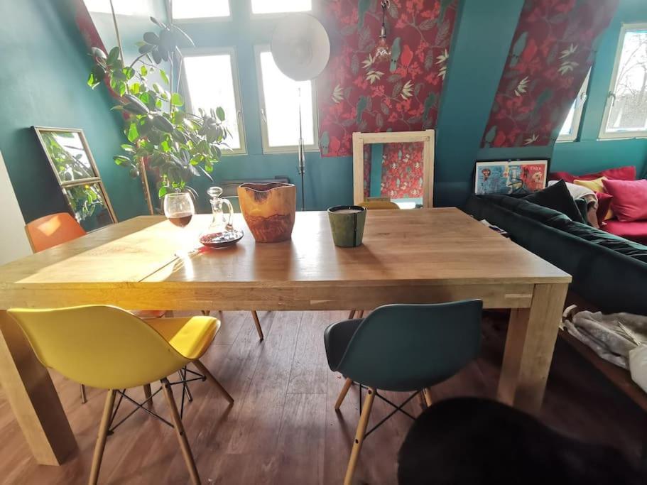 Grand Familial Dans Chateau Neo-gothique